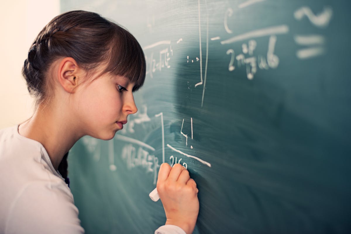 5 méthodes infaillibles pour passionner les filles pour les sciences 
                5 astuces pour donner le goût des sciences aux filles